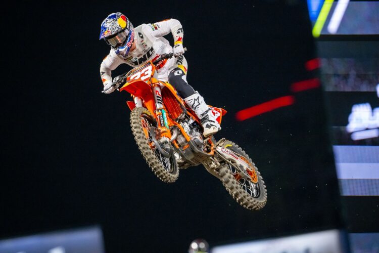 AMA Supercross: ¡El ambiente está caldeado! Julien Beaumer elogia al audaz Deegan