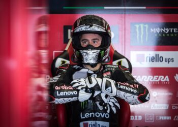 WSBK: ¡Asustado pero no tocado! Bautista se cae durante los entrenamientos en Portimão