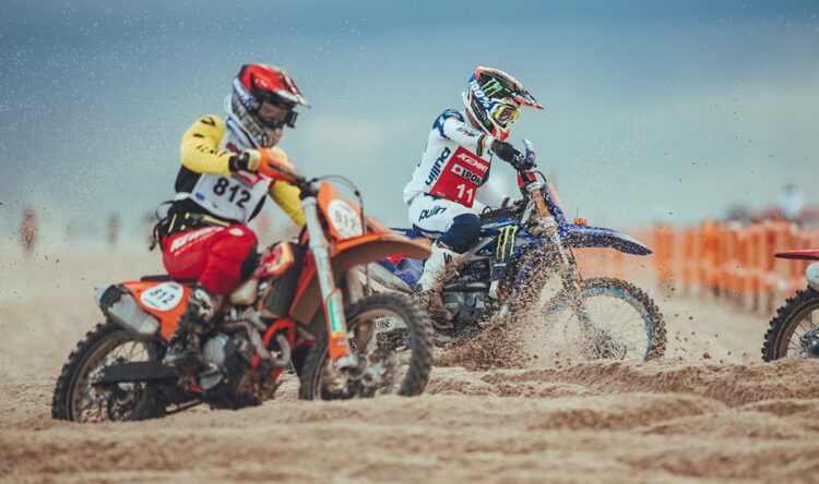 Enduro: Kellett y Van Beveren celebran en las arenas de Touquet