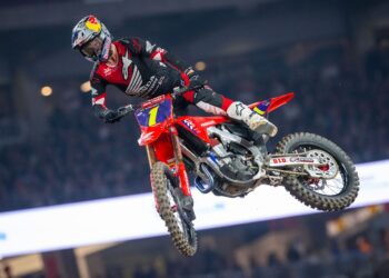 AMA Supercross: Jett Lawrence se lesiona y queda fuera de la lucha por el título