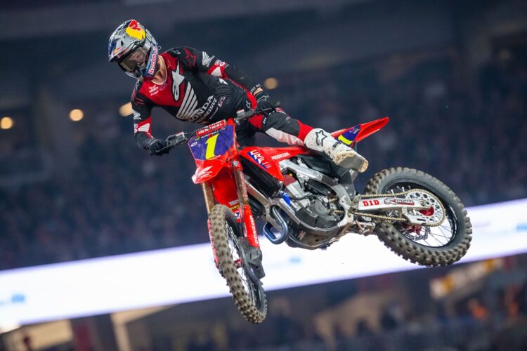 AMA Supercross: Jett Lawrence se lesiona y queda fuera de la lucha por el título