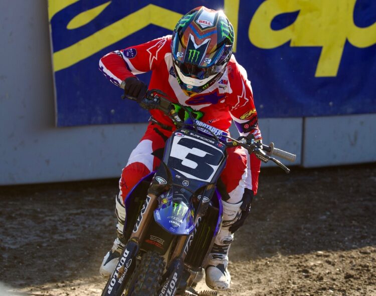 AMA Supercross: Eli Tomac en carrera de sacrificio tras lesión en la pierna izquierda
