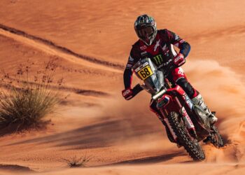 W2RC: Schareina lidera dos KTM en el Rally de Abu Dhabi