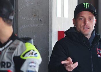 WSBK, Portimão: ¡Alex Lowes termina el segundo día de pruebas bajo la lluvia en la cima!