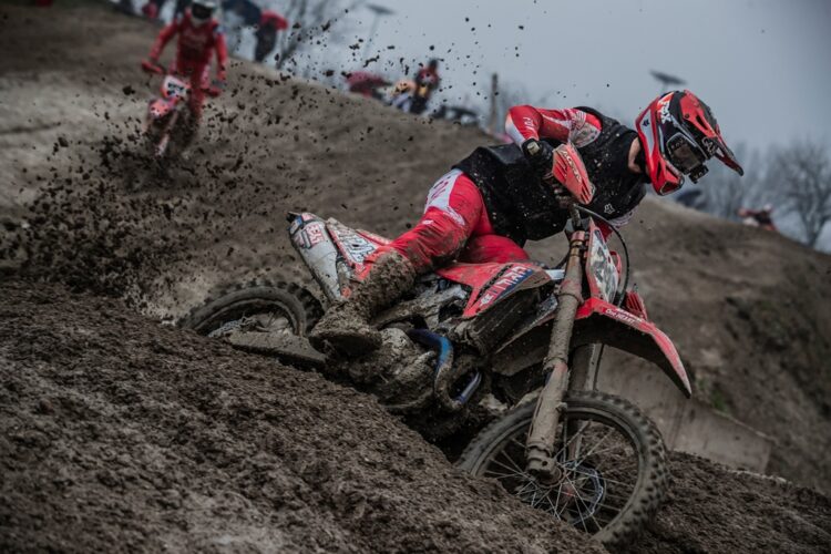 MX1: Tim Gajser domina el infierno de Mantua