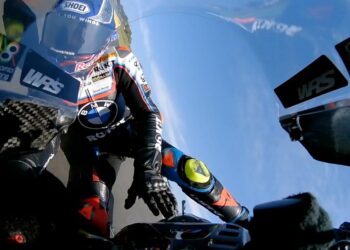 WSBK, Australia FP1: ¡Bulega lidera, Toprak vuelve a caer!