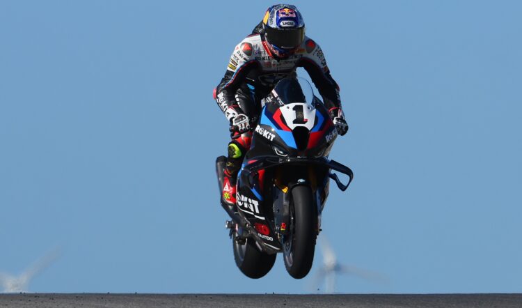 WSBK, Portimao FP2: Razgatlioglu cierra el primer día en cabeza