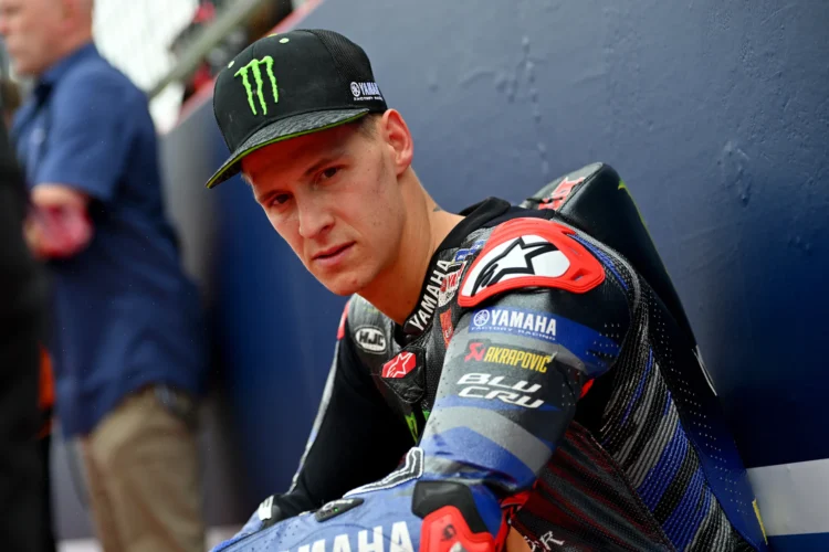 MotoGP: «Extraña» caída de Fabio Quartararo en la vuelta de reconocimiento (P10)