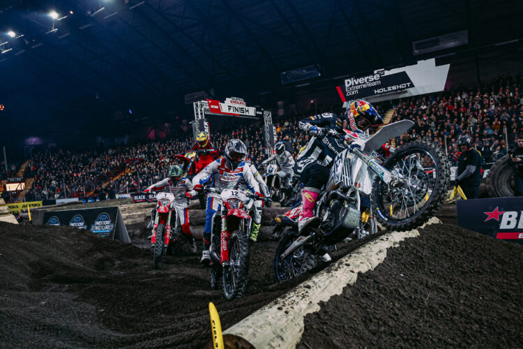 SuperEnduro: Billy Bolt se corona pentacampeón en una noche de infarto en Newcastle