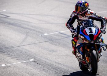 WSBK Portimão, Carrera 2: El triplete de Razgatlioglu en una montaña rusa