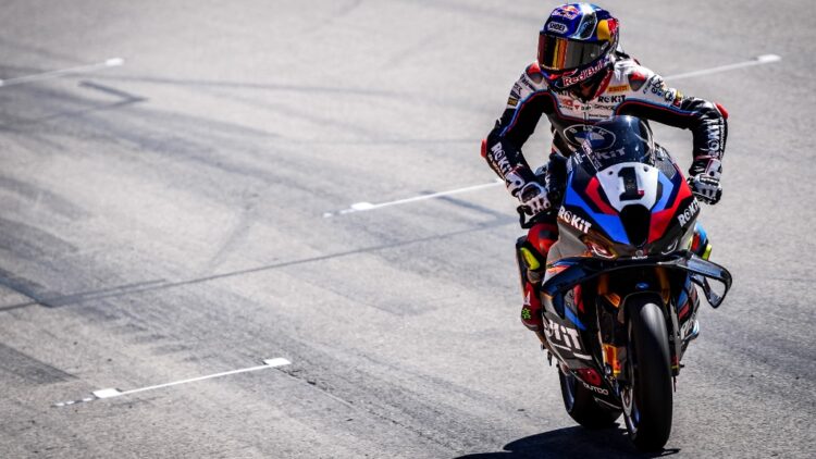 WSBK Portimão, Carrera 2: El triplete de Razgatlioglu en una montaña rusa