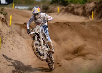 MX2: Kay de Wolf irresistible en Cerdeña