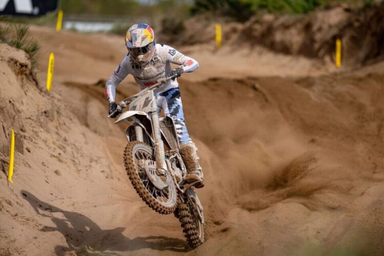 MX2: Kay de Wolf irresistible en Cerdeña