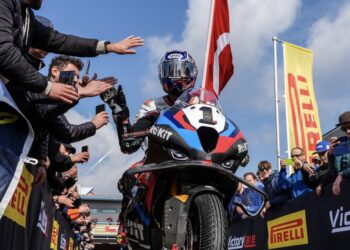 WSBK Assen, Carrera Superpole: Razgatlioglu gana, Bulega se retira