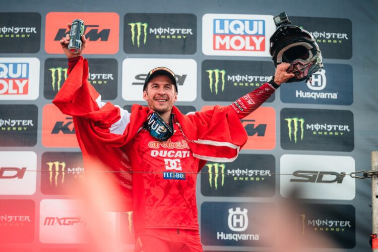 MXGP: ¡Día histórico! ¡Jeremy Seewer y Ducati celebran su primer podio!