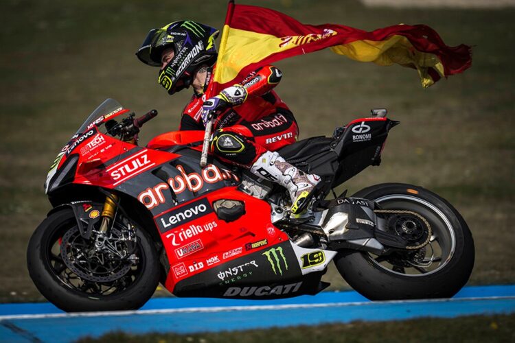 WSBK, Bautista sobre Bulega: “Puede estar tranquilo, es el mejor piloto del momento”