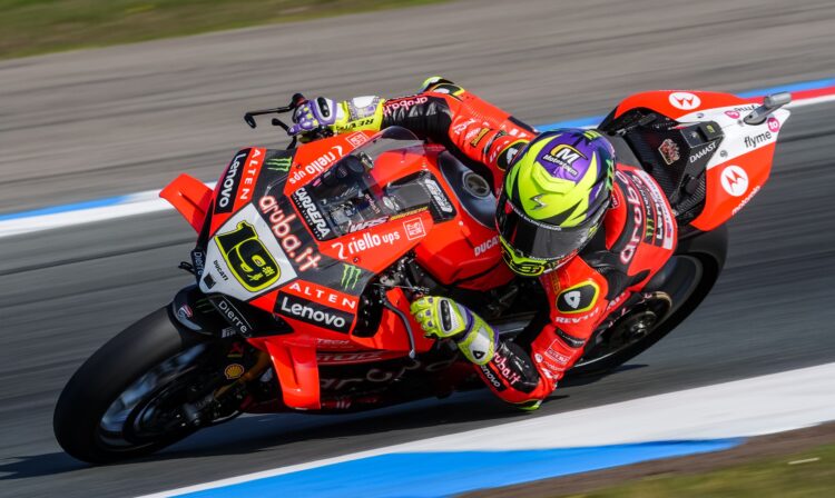 WSBK, Assen FP1: ¡Álvaro Bautista está de vuelta!