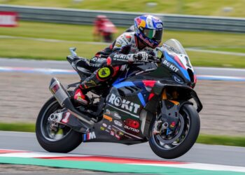 WSBK Most, FP1: High-side terrible de Bulega, Toprak 1º