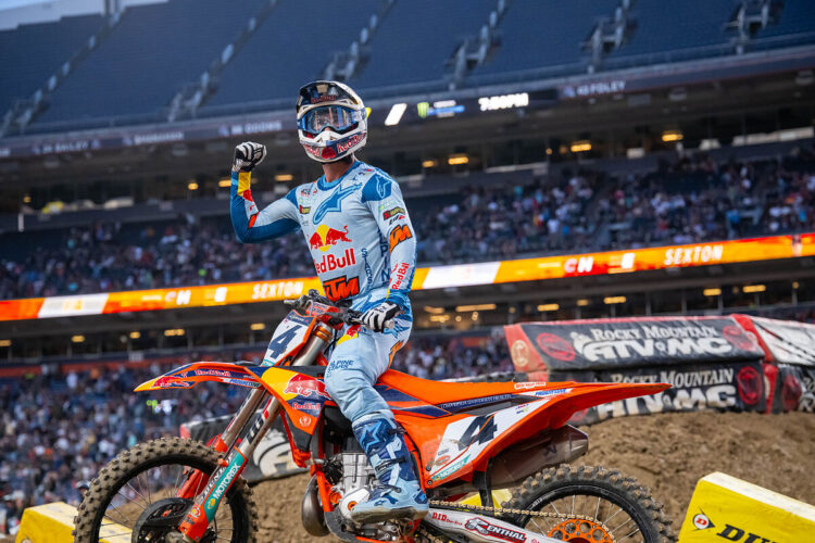 AMA Supercross: Sexton gana en Denver y aún sueña con el título