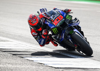 MotoGP Silverstone, FP2: Quartararo en cabeza, Alex Márquez se cae