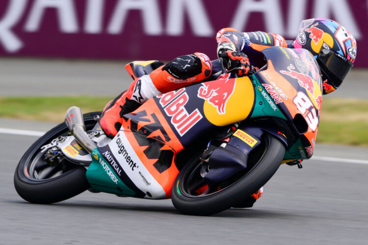 MotoGP: Moto3, Álvaro Carpe termina el día en P1 en Silverstone