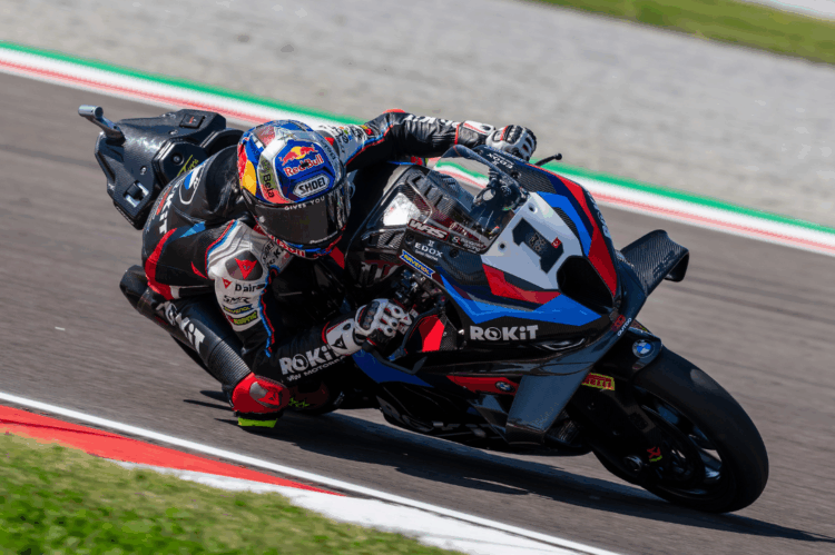 WSBK: Toprak Razgatlioglu domina el primer día de entrenamientos en Most