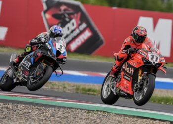 WSBK Most, Carrera 2: Bulega inflige una amarga derrota a Toprak y BMW