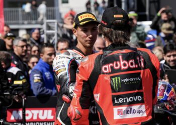 WSBK Most: Toprak se lleva la pole, Bulega es su sombra