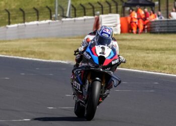 WSBK Most, Carrera 1: El descarado dominio de Razgatlioglu