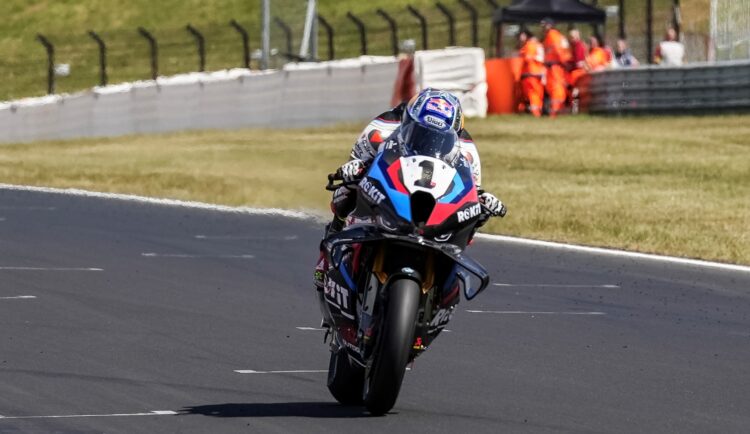 WSBK Most, Carrera 1: El descarado dominio de Razgatlioglu