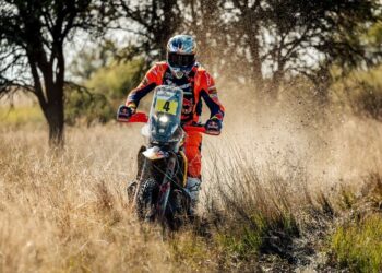 TT: Sanders gana la segunda etapa del Rally Safari