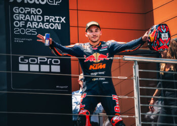 Moto2, Aragón, RAC: ¡Victoria por 3 milésimas de segundo sobre Oncu!