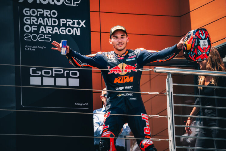 Moto2, Aragón, RAC: ¡Victoria por 3 milésimas de segundo sobre Oncu!