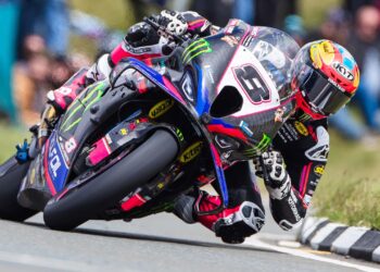Tourist Trophy: Davey Todd (BMW) marca el mejor tiempo de la semana