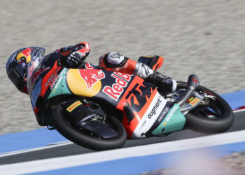 Moto3, Assen: Rueda gana una carrera alocada que termina con bandera roja