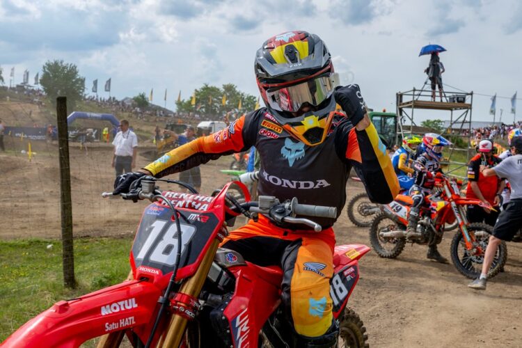 MX2: Valerio Lata gana la carrera clasificatoria