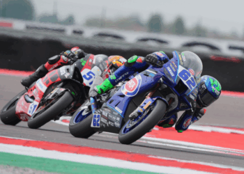 WSSP, Misano, Carrera 1: Manzi reina y se convierte en líder