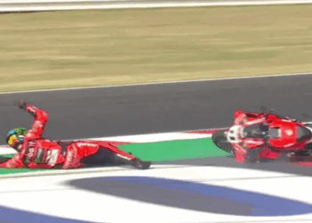 WSBK, Misano: Nicolò Bulega se cae en el Warm-up