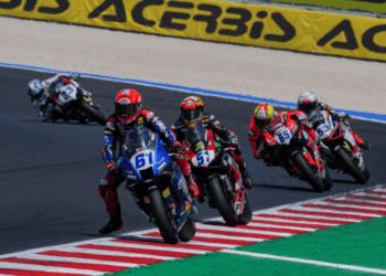 WSSP, Misano, Carrera 2: Oncu aprovecha el error de Manzi para ganar