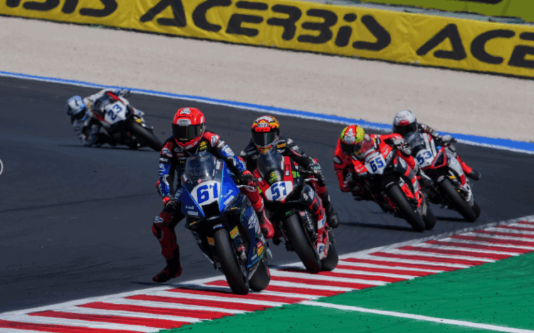 WSSP, Misano, Carrera 2: Oncu aprovecha el error de Manzi para ganar