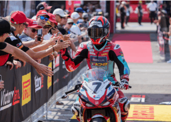 WSSP300, Misano Carrera 2: El debutante español Benat logra la victoria para Kove