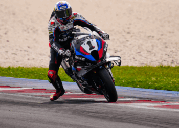 WSBK, Misano Carrera 1: Toprak se escapa por la victoria, Bulega se retira