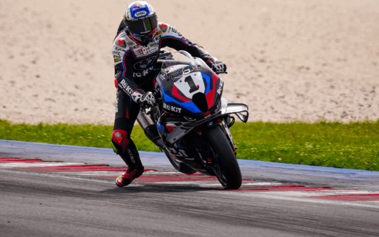 WSBK, Misano Carrera 1: Toprak se escapa por la victoria, Bulega se retira