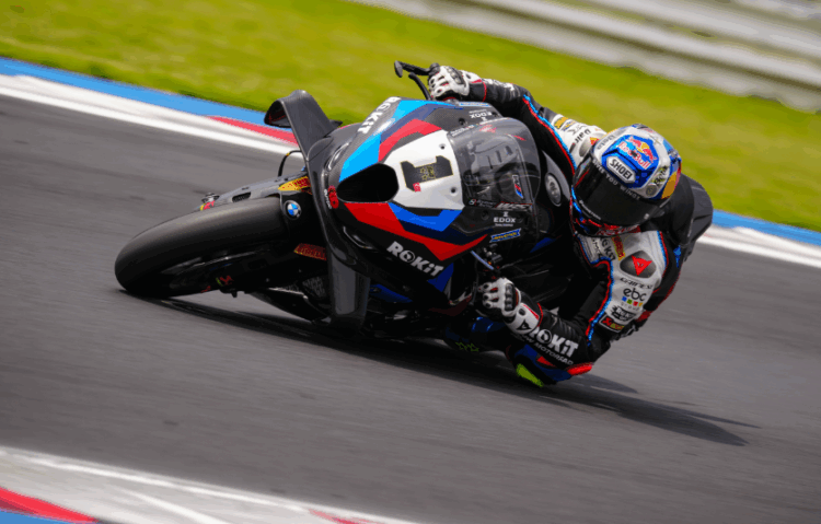 WSBK, Misano Carrera 2: Toprak anota, Bulega limita los daños