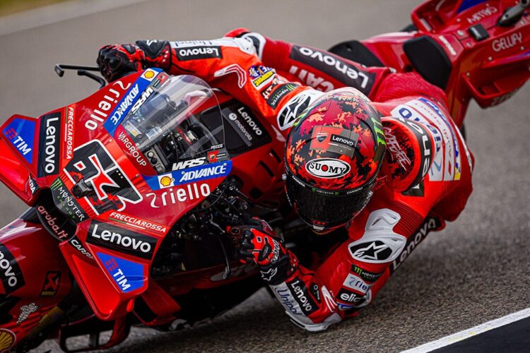MotoGP, Brno Q2: Márquez se cae y cede la pole a Pecco Bagnaia
