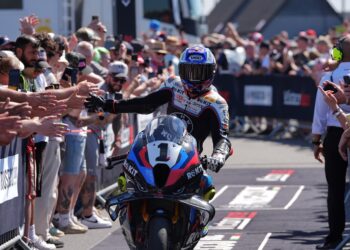 WSBK: Toprak Razgatlioglu consigue la pole position en Donington Park